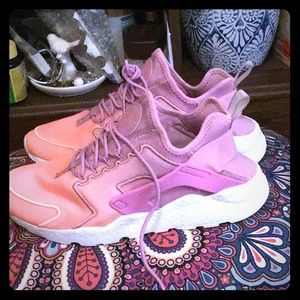 Nike air Hurache in pink ombré sz 9.5